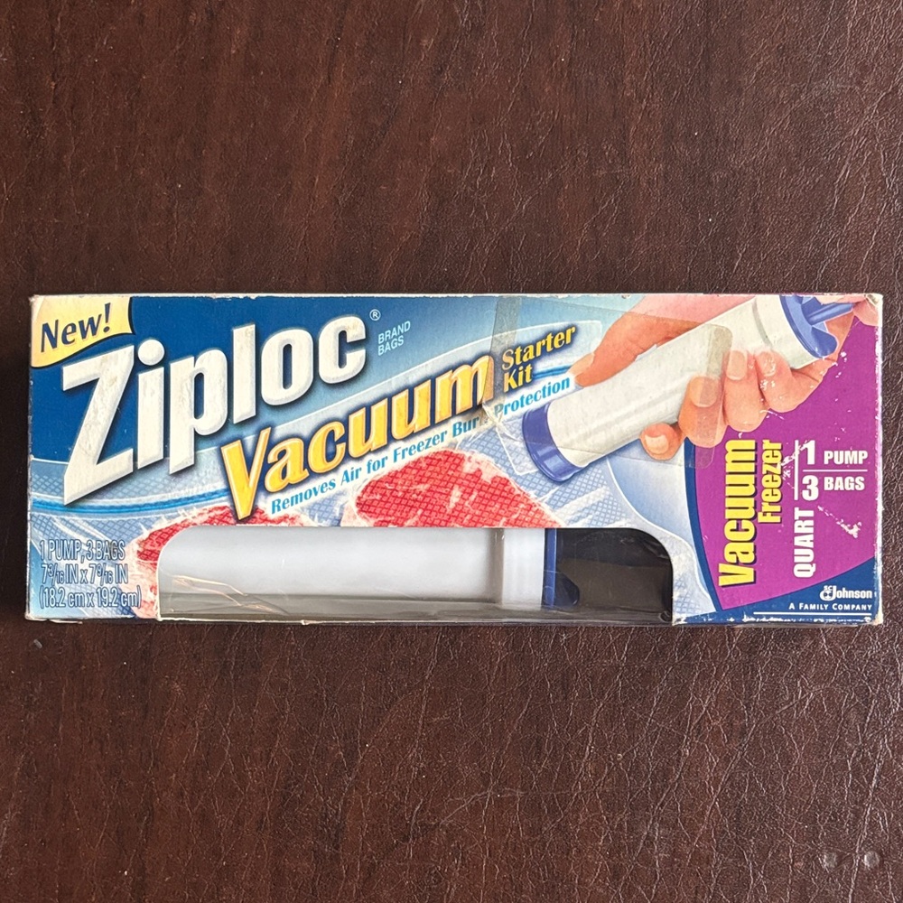 Ziploc Vacuum Starter Kit - includes 1‎ Pump and 3 Quart size bags